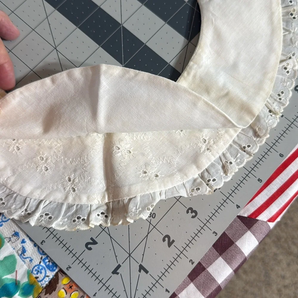 Vintage Eyelet Lace Peter Pan Detachable Collar – Embroidered Floral with Ruffle - Picture 7 of 10